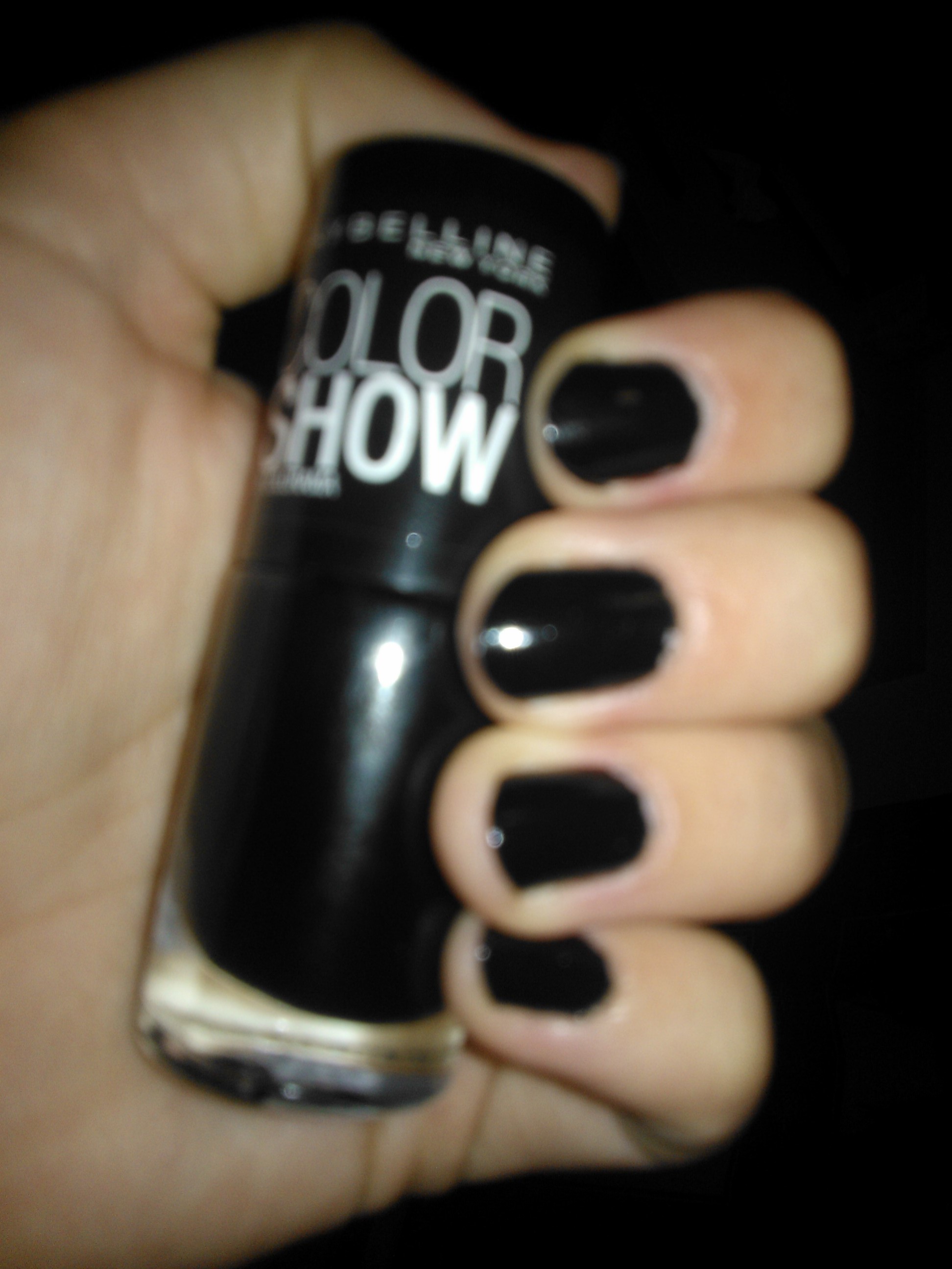 A Kiss on the Maybelline Polish New | Black Color Hand: Show by Beauty Beauty Nail Beauty York